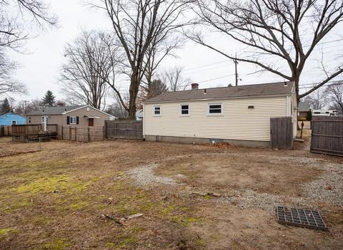 591 Plumtree Rd, Springfield, MA 01118 photo 7