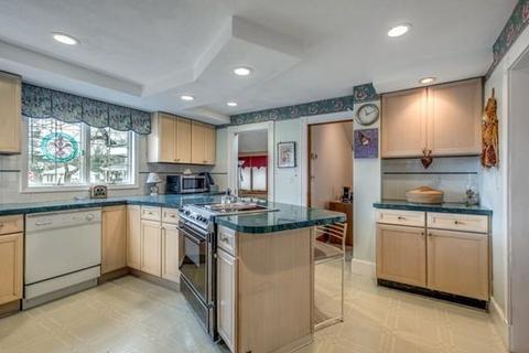 129 Bancroft Ave, Reading, MA 01867 photo 3