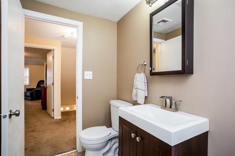 83 Tulsa St, Springfield, MA 01118 photo 16