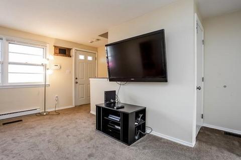 83 Tulsa St, Springfield, MA 01118 photo 7
