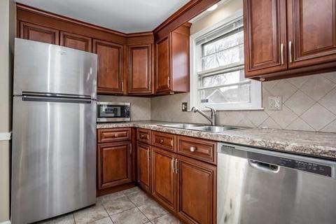 83 Tulsa St, Springfield, MA 01118 photo 8