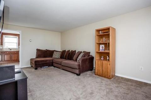 83 Tulsa St, Springfield, MA 01118 photo 5