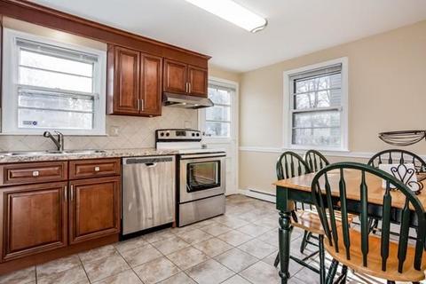83 Tulsa St, Springfield, MA 01118 photo 9