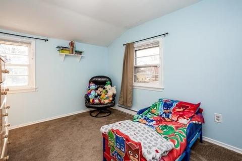 83 Tulsa St, Springfield, MA 01118 photo 15