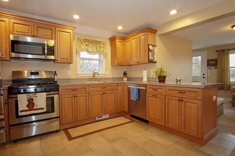 17 Cherry St, Wareham, MA 02571 photo 4