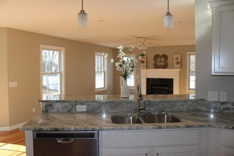 218 Naismith St, Springfield, MA 01104 photo 4