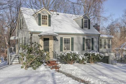 512 Summer Ave, Reading, MA 01867 photo 2