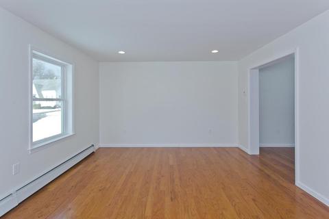 95 Covington St, Springfield, MA 01119 photo 5