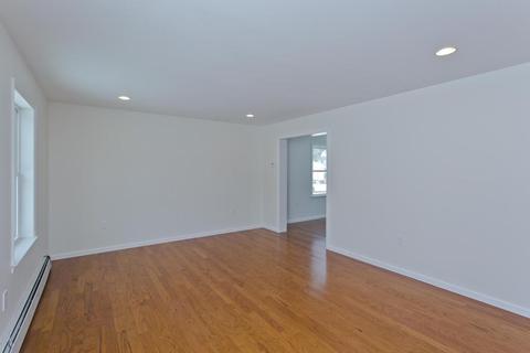 95 Covington St, Springfield, MA 01119 photo 4