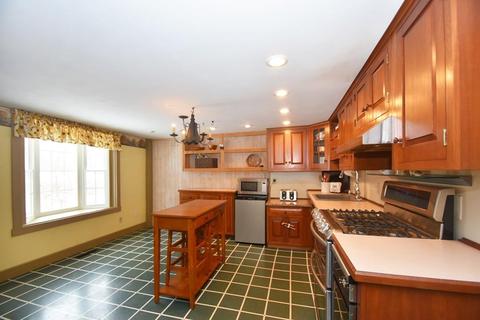 654 Central Tpke, Sutton, MA 01590 photo 2