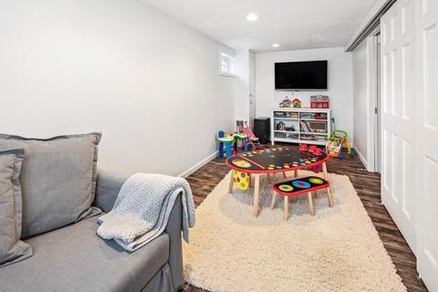 11 Eastgate Ln, Hingham, MA 02043 photo 17