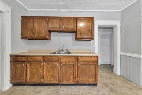 30 Talcott St, Springfield, MA 01107 photo 5