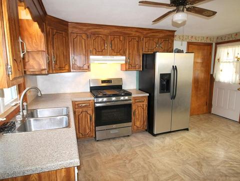 60 Raylo St, Chicopee, MA 01013 photo 8
