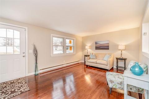 33 Hanson Dr, Springfield, MA 01128 photo 9