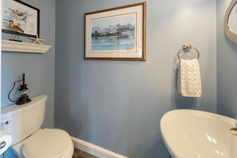 34 Gilbert St, Fairhaven, MA 02719 photo 6