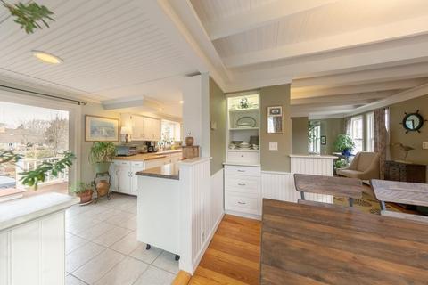 34 Gilbert St, Fairhaven, MA 02719 photo 9