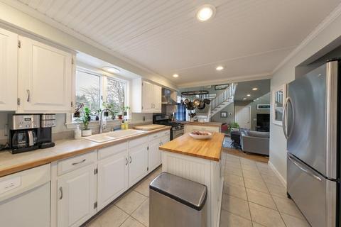 34 Gilbert St, Fairhaven, MA 02719 photo 11