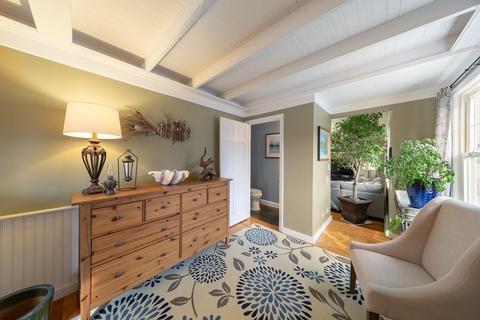 34 Gilbert St, Fairhaven, MA 02719 photo 4