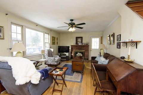 8 Whitcomb Ave, Ayer, MA 01432 photo 5
