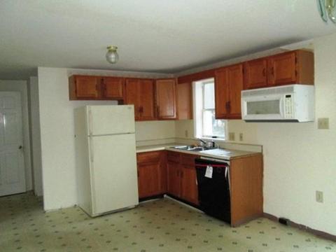 66 Fourth St, Worcester, MA 01602 photo 2