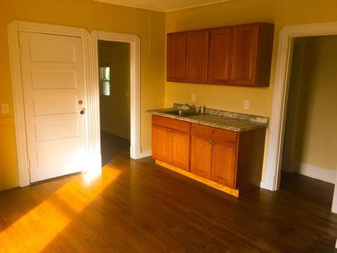 75 Clantoy St, Springfield, MA 01104 photo 4