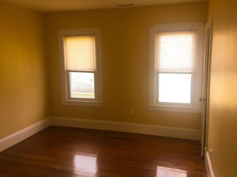 75 Clantoy St, Springfield, MA 01104 photo 3
