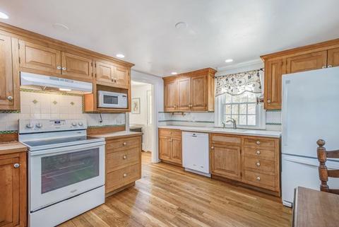 29 Mohawk Dr, Acton, MA 01720 photo 2