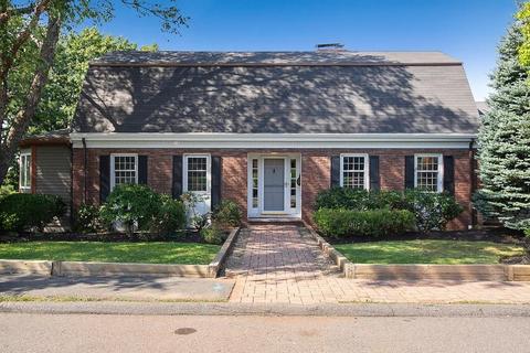 27 Pinecliff Dr, Marblehead, MA 01945 photo 2