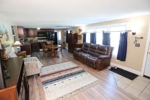 833 Pendleton Ave, Chicopee, MA 01020 photo 9