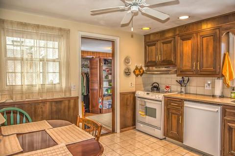 22 Orchardview St, West Springfield, MA 01089 photo 4