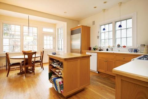 60 Beals St, Brookline, MA 02446 photo 4