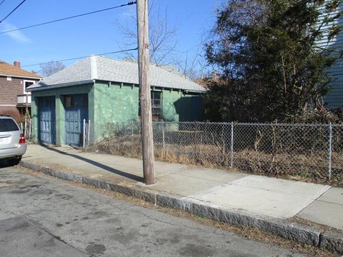 494 Bowen St, Fall River, MA 02724 photo 2