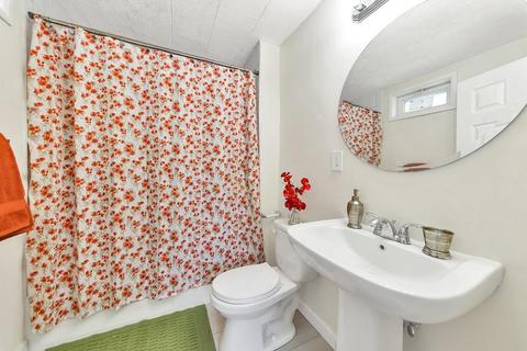 47 Jasper St, Springfield, MA 01109 photo 17