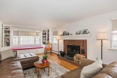 9 Gore Gable Dr, Webster, MA 01570 photo 2