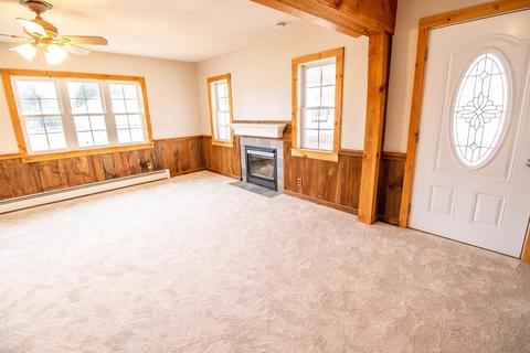 35 Robert St, Chicopee, MA 01020 photo 4