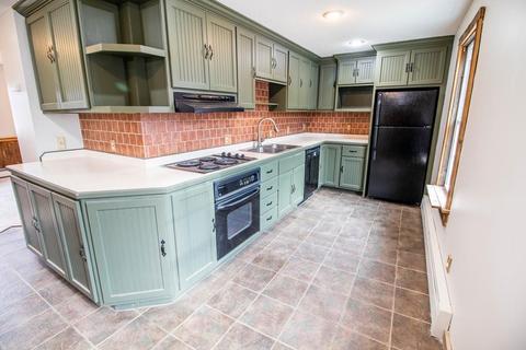 35 Robert St, Chicopee, MA 01020 photo 9