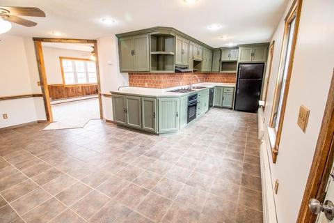 35 Robert St, Chicopee, MA 01020 photo 8