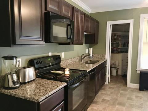 33 Everett St, Easthampton, MA 01027 photo 2