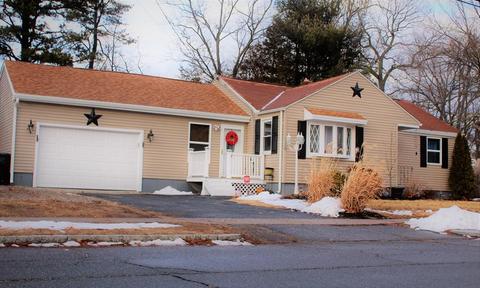 116 Cherokee Dr, Springfield, MA 01109 photo 2