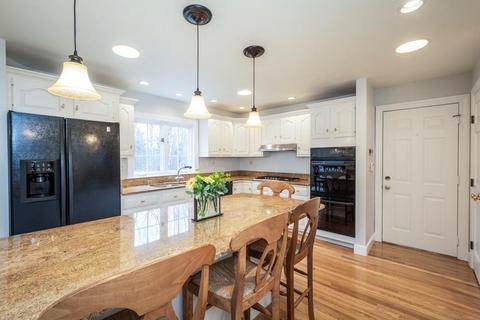 3 Arrowhead Ln, Milton, MA 02186 photo 4