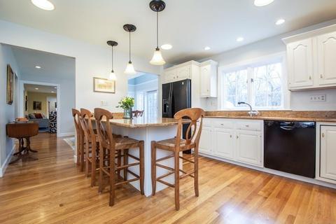3 Arrowhead Ln, Milton, MA 02186 photo 3