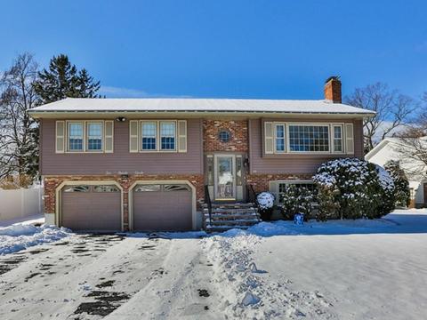 10 Aurele Cir, Reading, MA 01867 photo 1