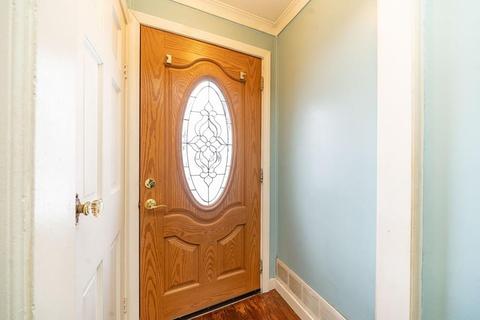 17 Eldridge St, Chicopee, MA 01013 photo 2