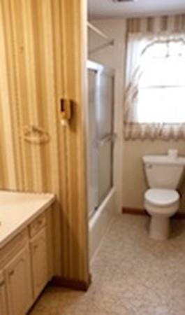 38 Thomas St, Chicopee, MA 01013 photo 7