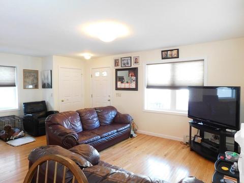 245 Tyler St, Springfield, MA 01109 photo 2