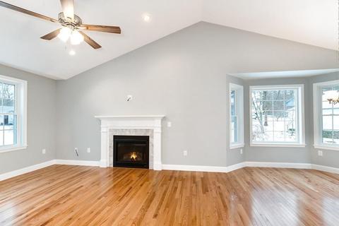 7 Oscar St, Webster, MA 01570 photo 4