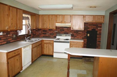 39 Highland Ave, Easthampton, MA 01027 photo 3