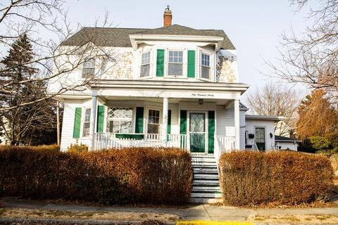 990 Maple St, Fall River, MA 02720 photo 1