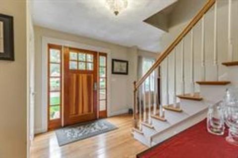 17 Cole St, Beverly, MA 01915 photo 3