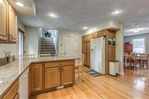 17 Cole St, Beverly, MA 01915 photo 9